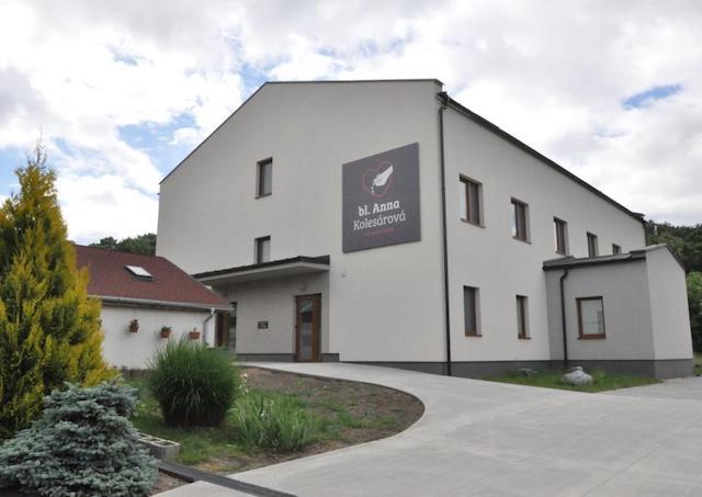Pútnický dom bl. Anny Kolesárovej v Obišovciach pozýva zasvätených využiť jeho priestory na duchovné pobyty